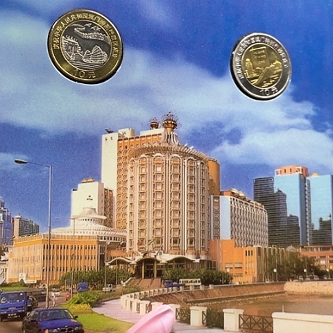 其他普通金属澳门卡册一个如图