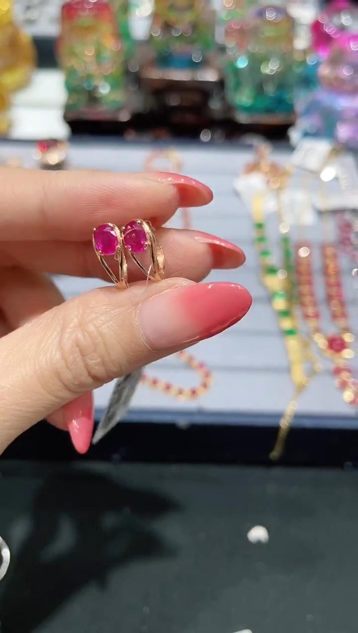 18K金镶嵌天然红宝石耳饰耳扣