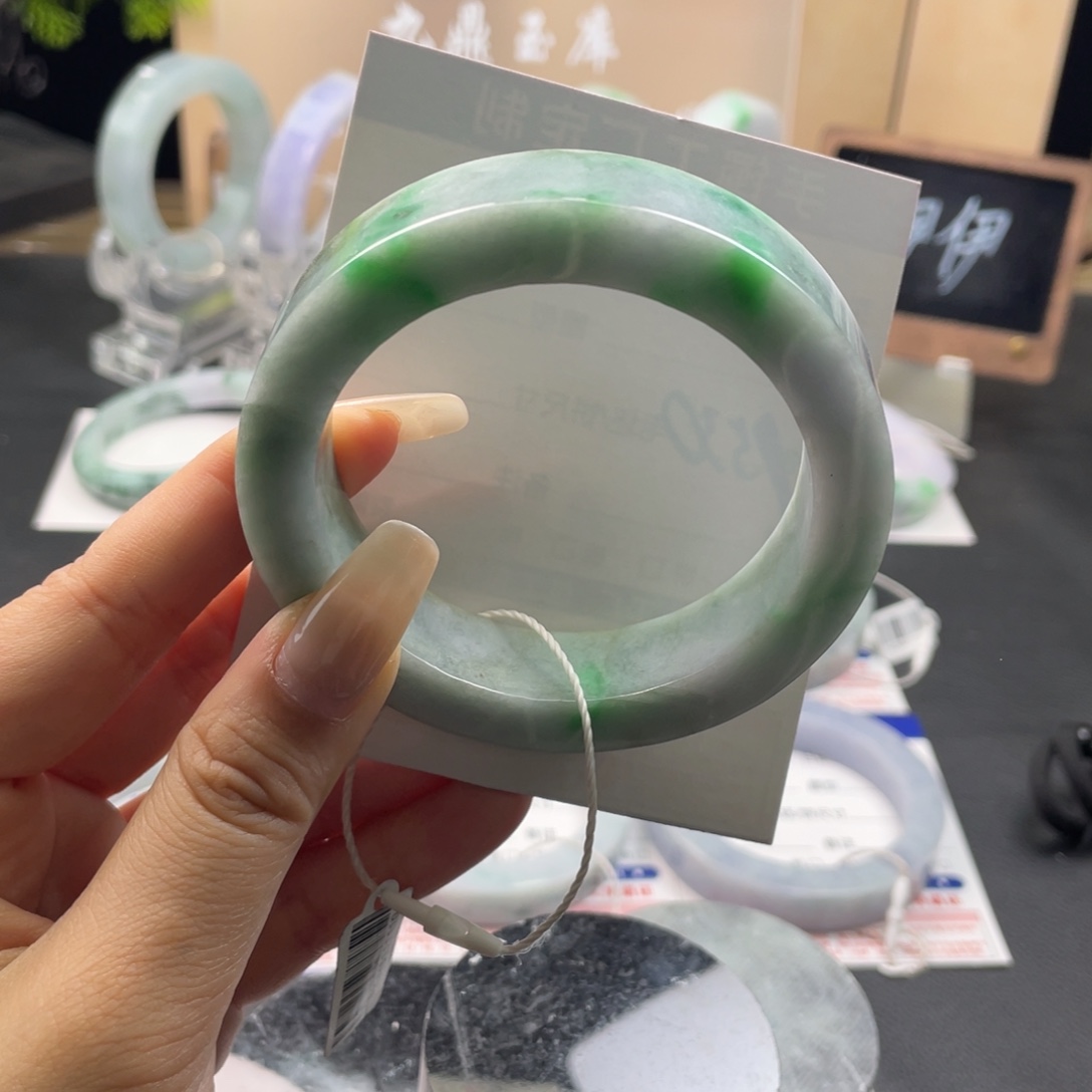 定制翡翠未镶嵌翡翠手镯基地质检发货