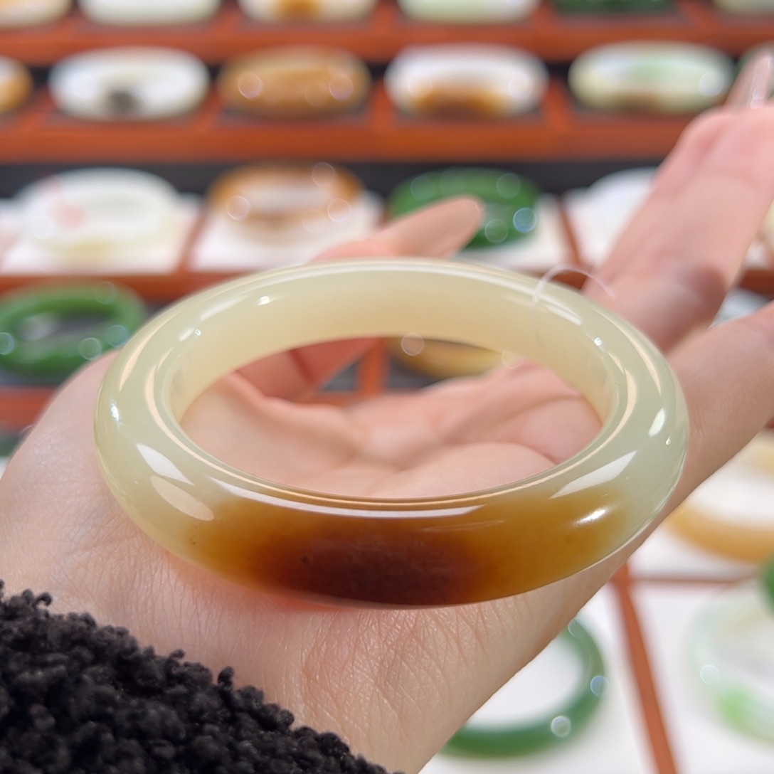 和田玉（黄玉）未镶嵌手镯