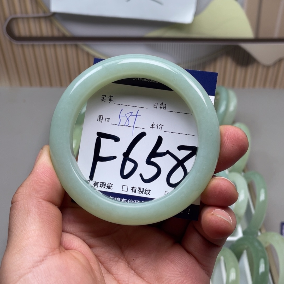 岫玉手镯手镯未镶嵌