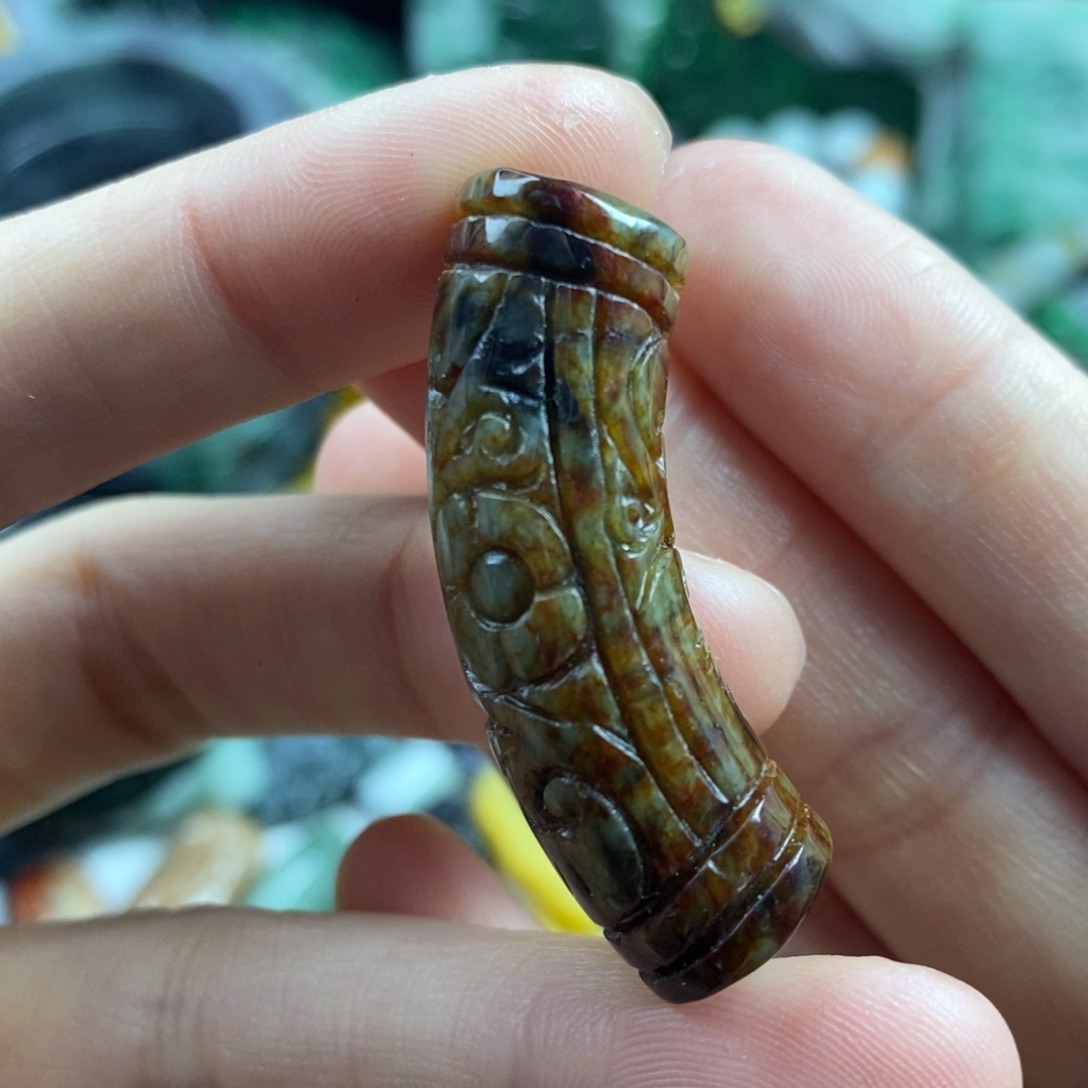 翡翠颈饰未镶嵌吊坠