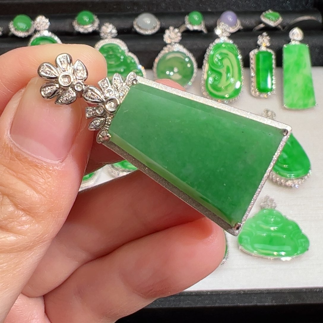 翡翠吊坠(不含链)18K金镶嵌