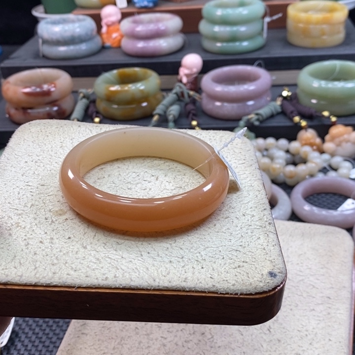 未镶嵌手镯石英岩玉