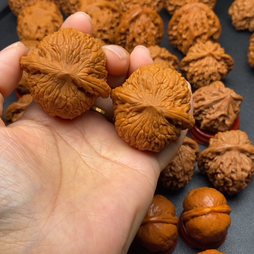 【闪购商品】文玩核桃把件43绣球