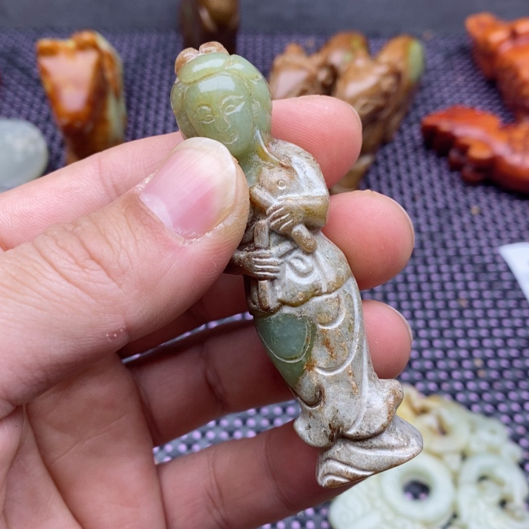 蛇纹石玉颈饰未镶嵌