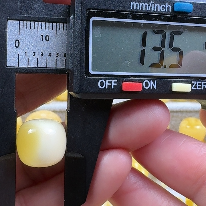 蜜蜡未镶嵌裸石31