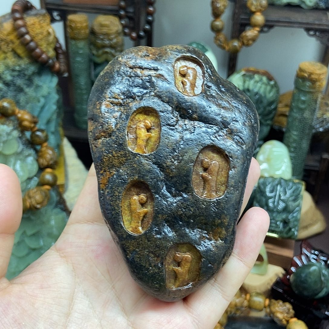 岫岩河磨玉（透闪石质玉）未镶嵌把件不*