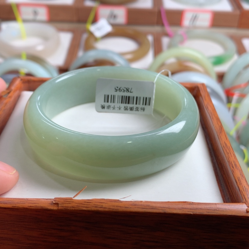 【闪购商品】和田玉手镯未镶嵌56