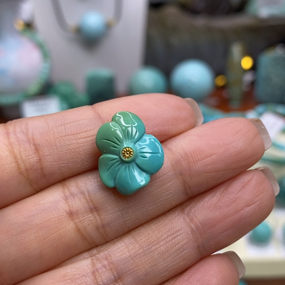 绿松石未镶嵌珠宝奇石