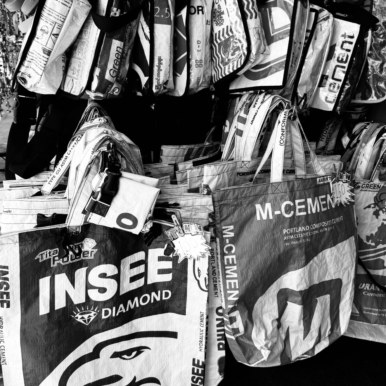 小卡 户外尼龙双肩包25L