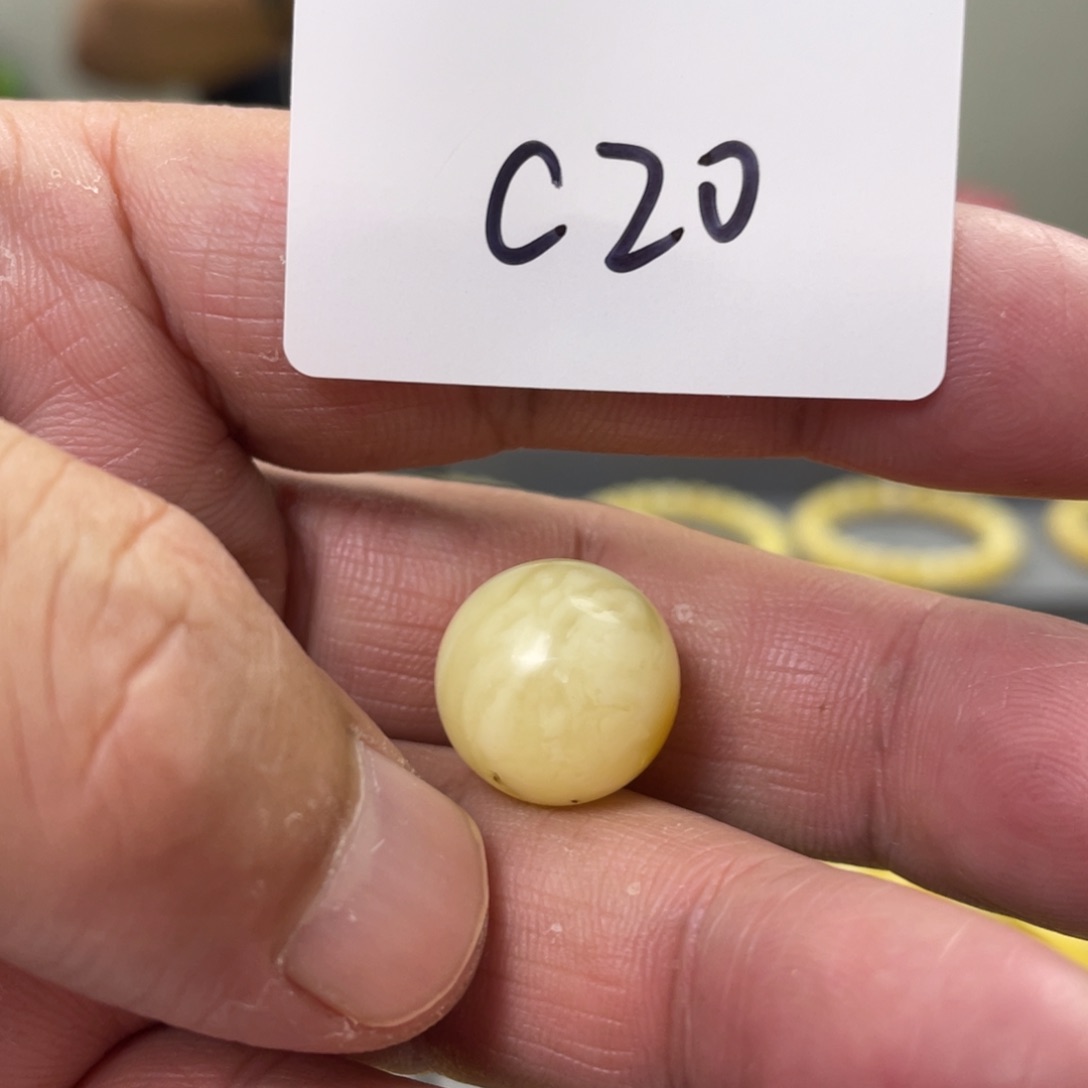 未镶嵌琥珀手链多样性发，发其中一件