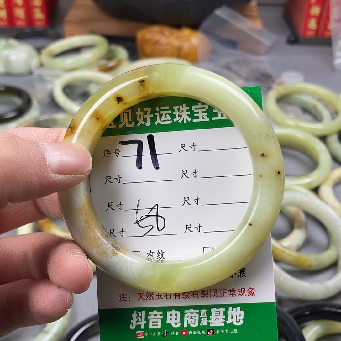 蛇纹石玉手镯未镶嵌