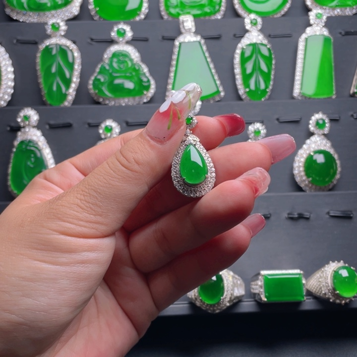 翡翠颈饰未镶嵌翡翠吊坠