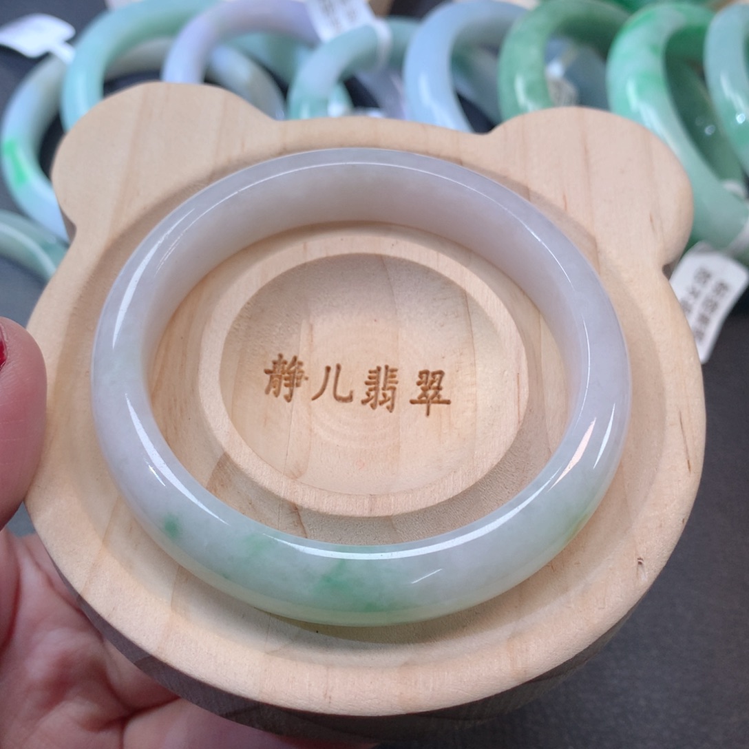 翡翠手镯未镶嵌56圈口