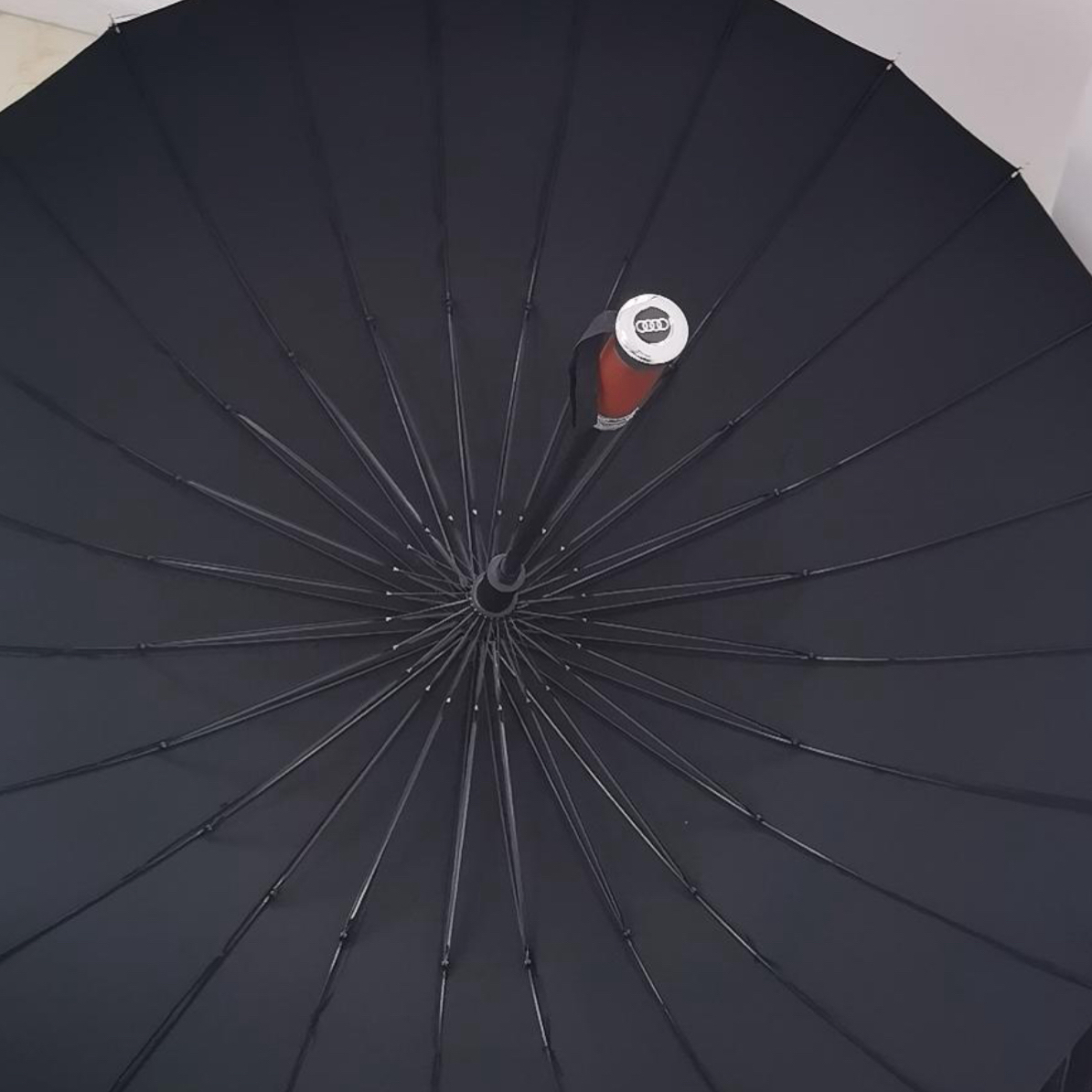 奥迪24骨长柄自动晴雨伞加大伞面加厚加固抗风防晒带防水套