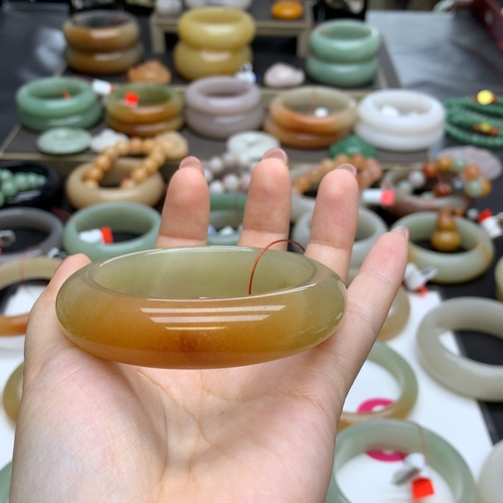 石英质玉手镯未镶嵌
