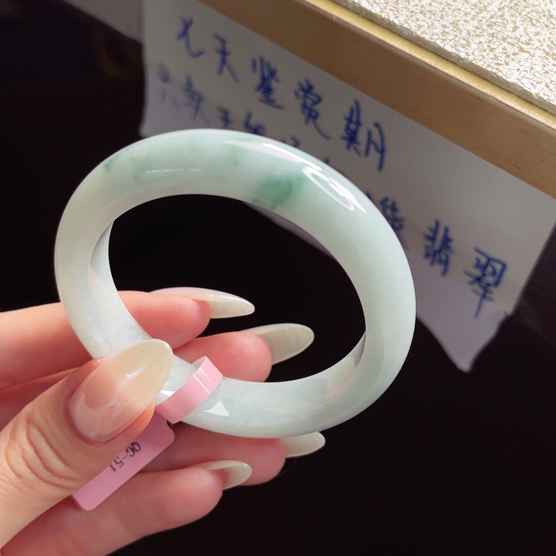 未镶嵌手镯翡翠手镯