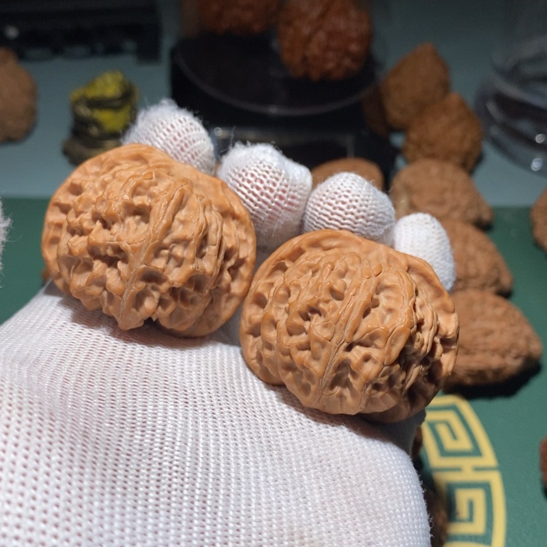 文玩核桃吊坠苹果园