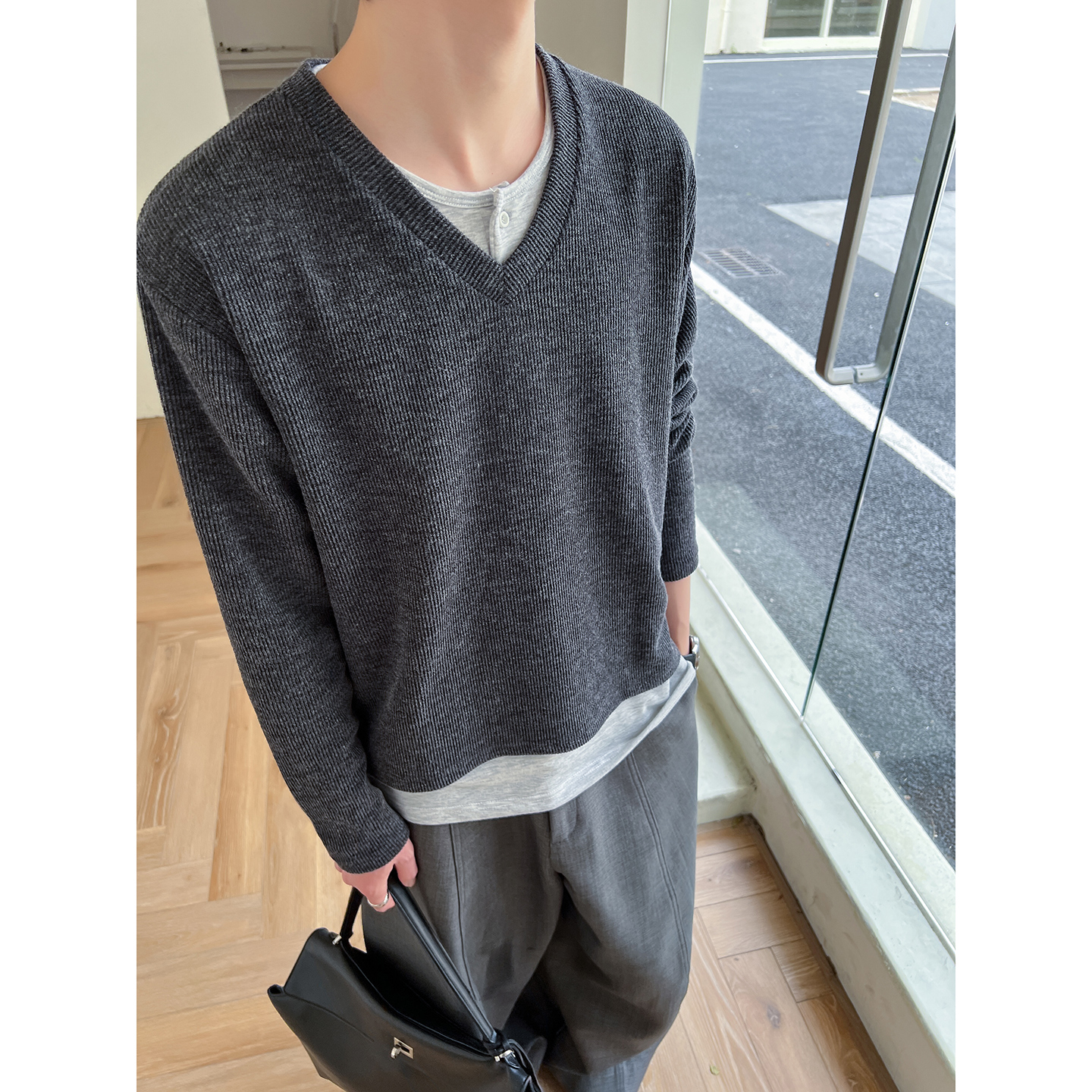 高林凡 重磅真两件设计感v领拼料设计感打底衫上身纸片人男女同款