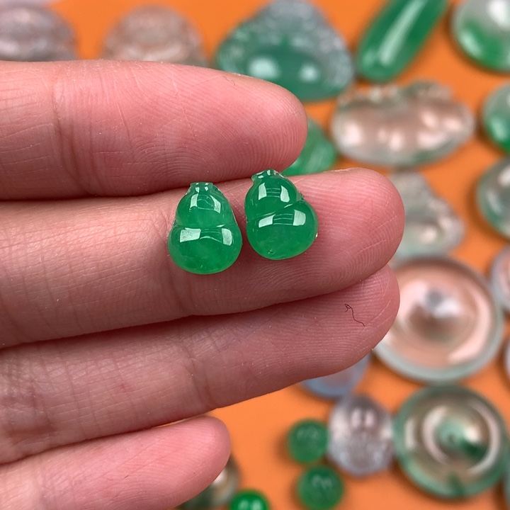 翡翠挂件未镶嵌….