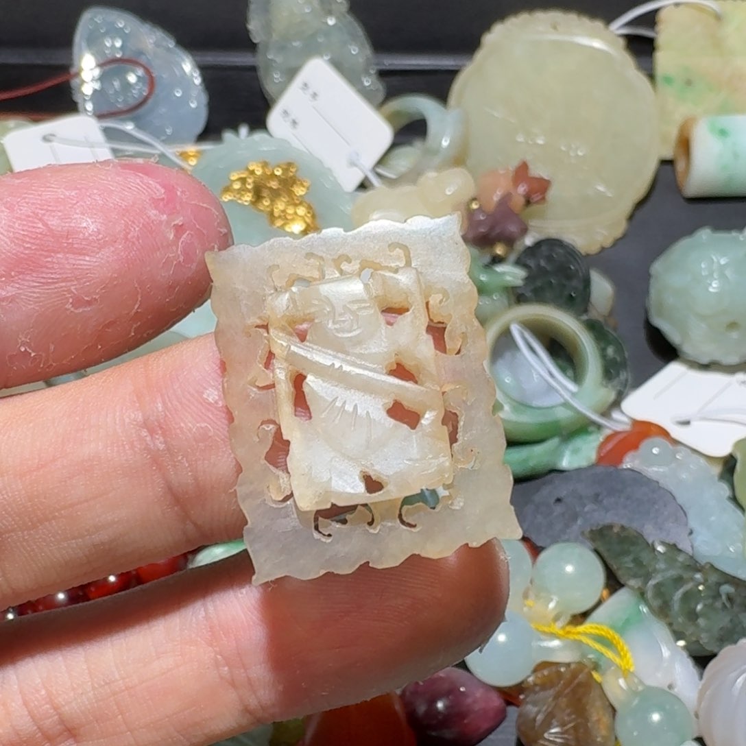 蛇纹石玉未镶嵌帽花耑*