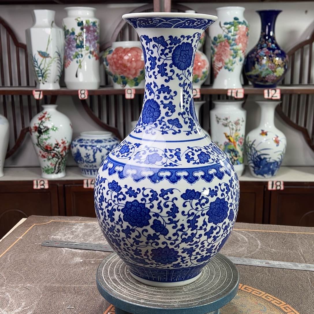 陶摆件景德镇陶瓷缠枝