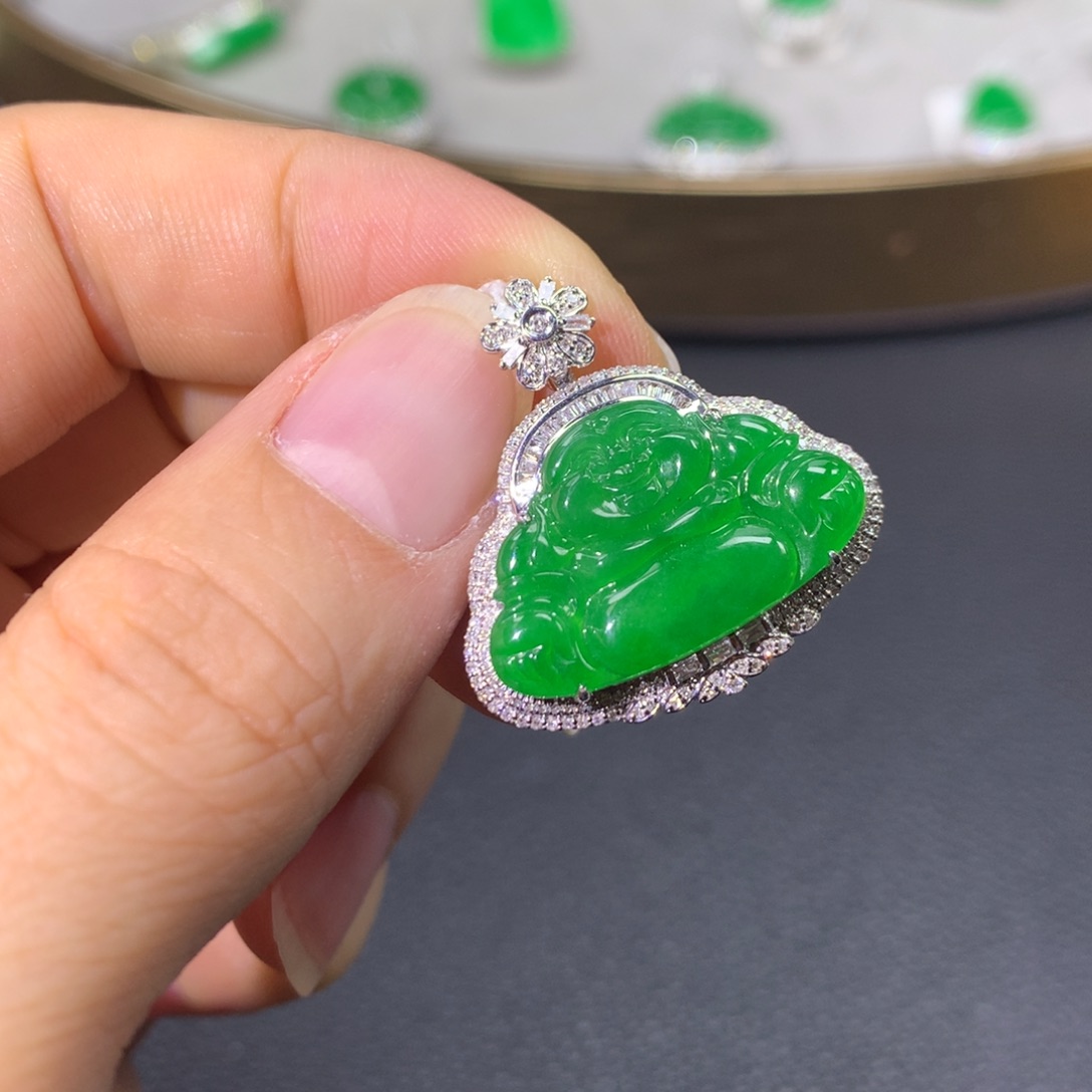 翡翠颈饰18K金镶嵌翡翠