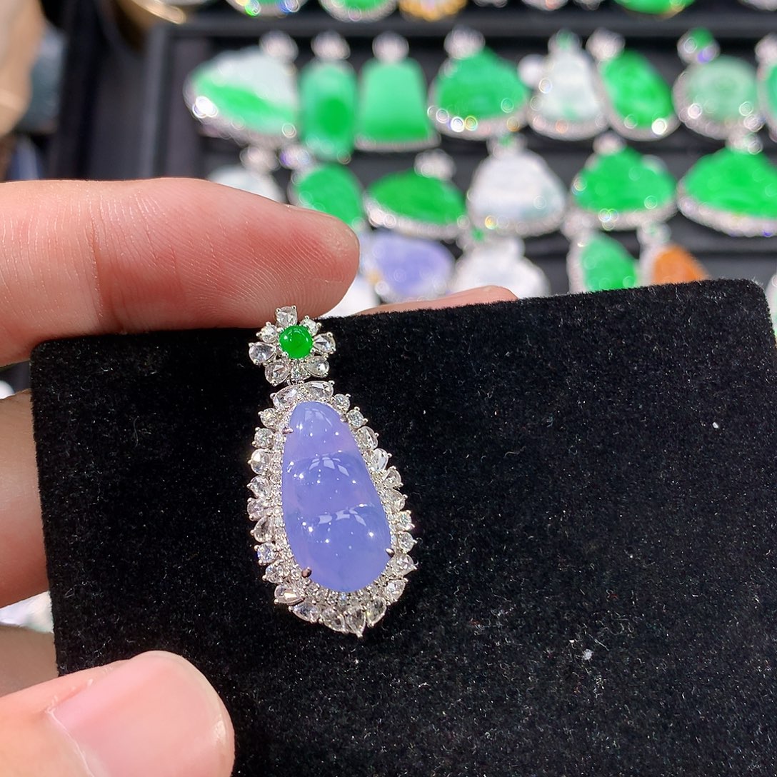 翡翠18K金镶嵌颈饰