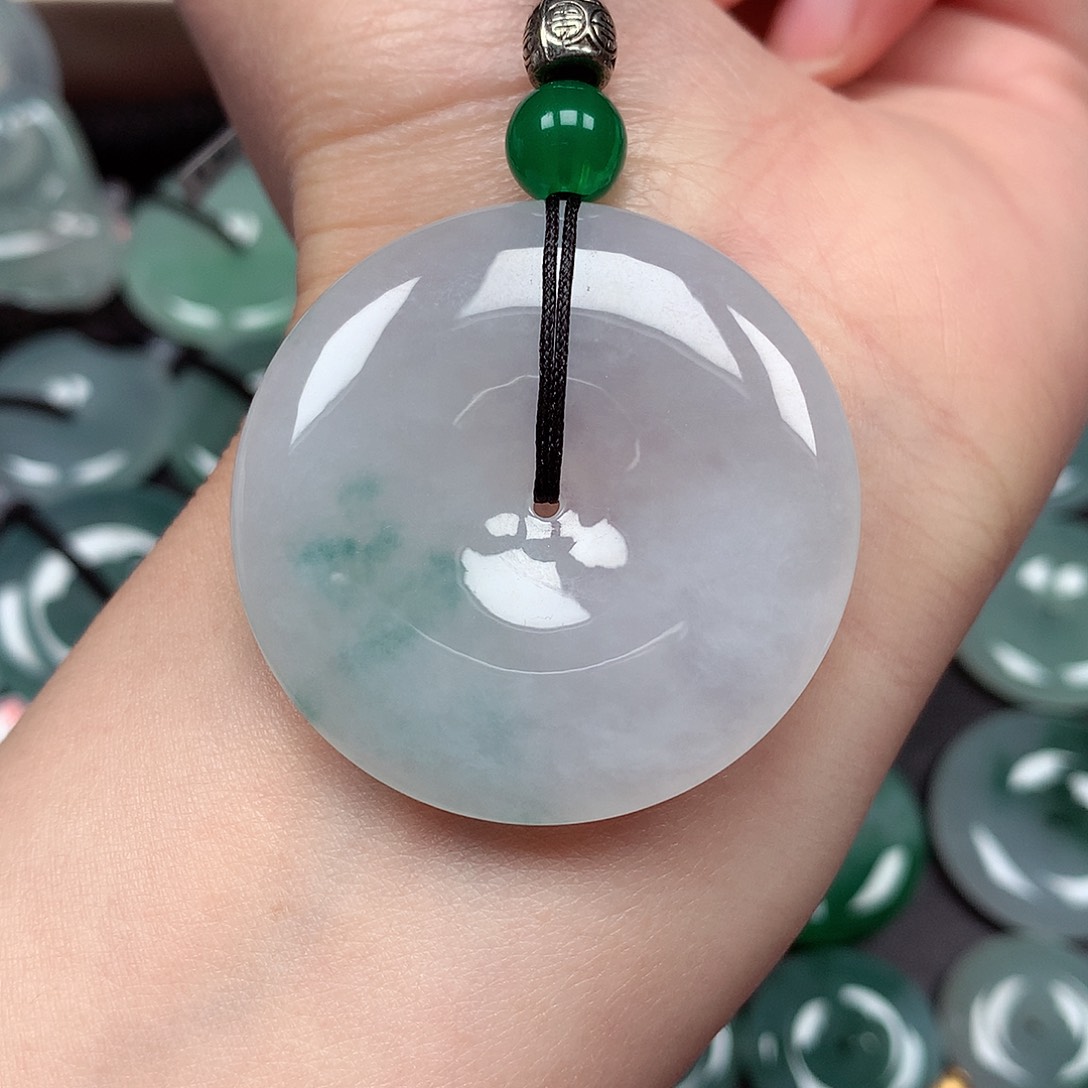 翡翠颈饰未镶嵌平安扣