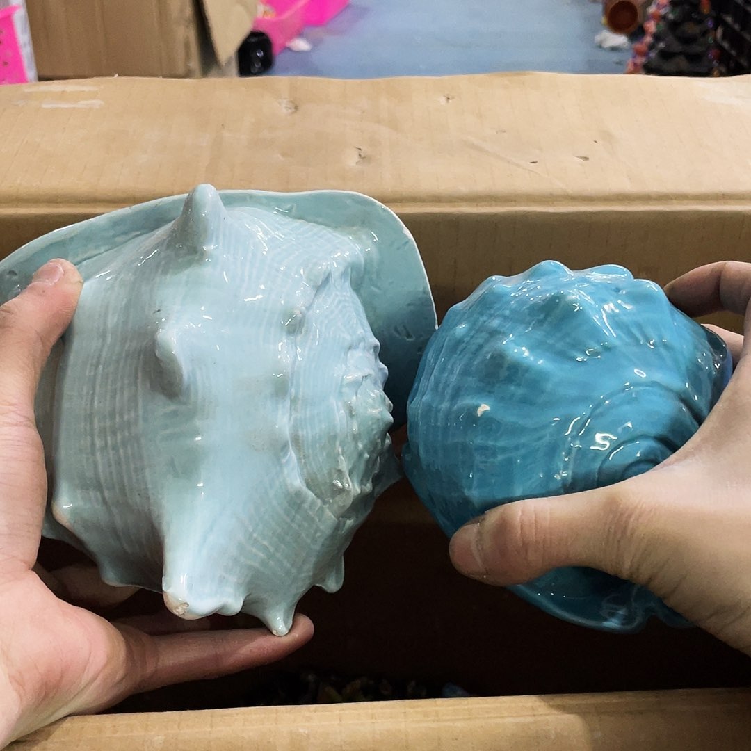 摆件   磕碰。 瑕疵。