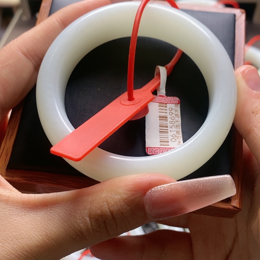 【闪购商品】和田玉手镯未镶嵌