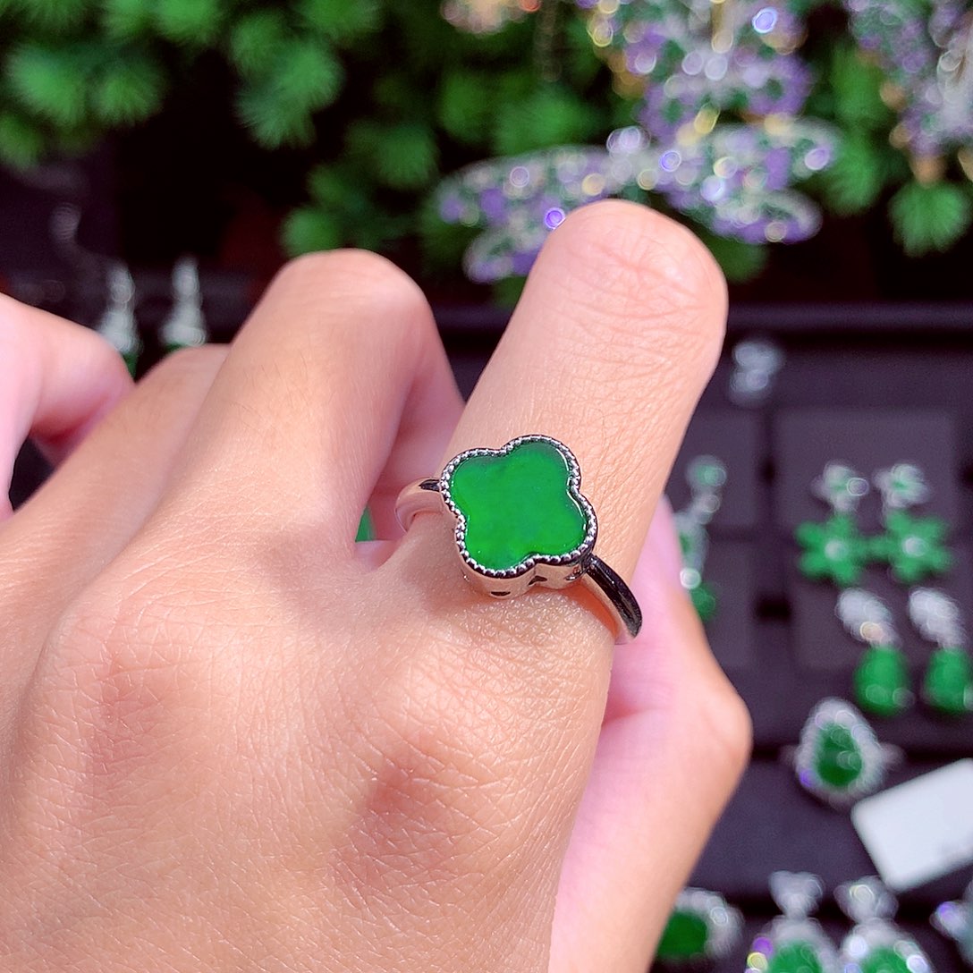 颈饰未镶嵌翡翠天然