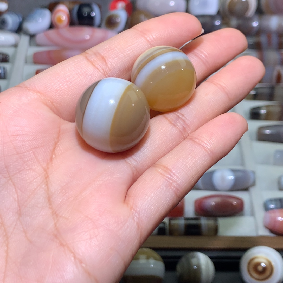 M***-玛瑙/玉髓未镶嵌颈饰