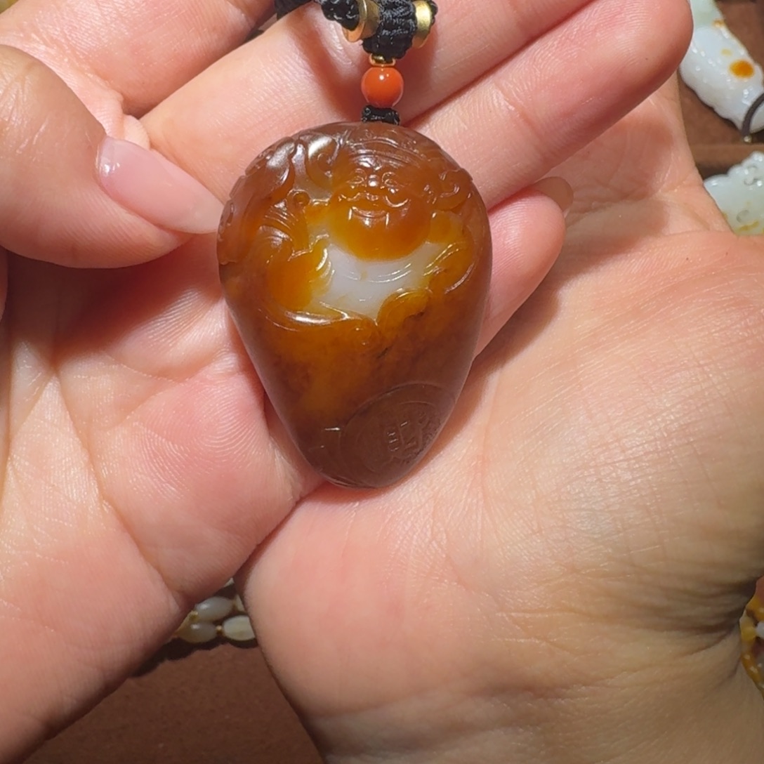 和田玉挂件18K金镶嵌心****藏