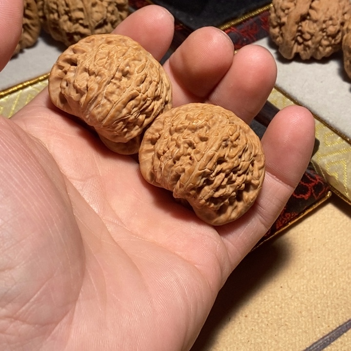 文玩核桃把件小**妆核桃