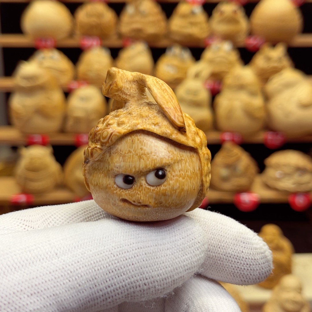 香榧木竹根雕荔枝手把件