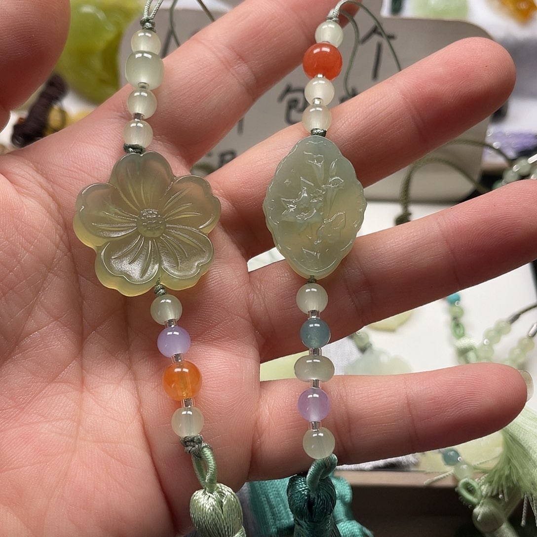 沉***心蛇纹石玉未镶嵌颈饰