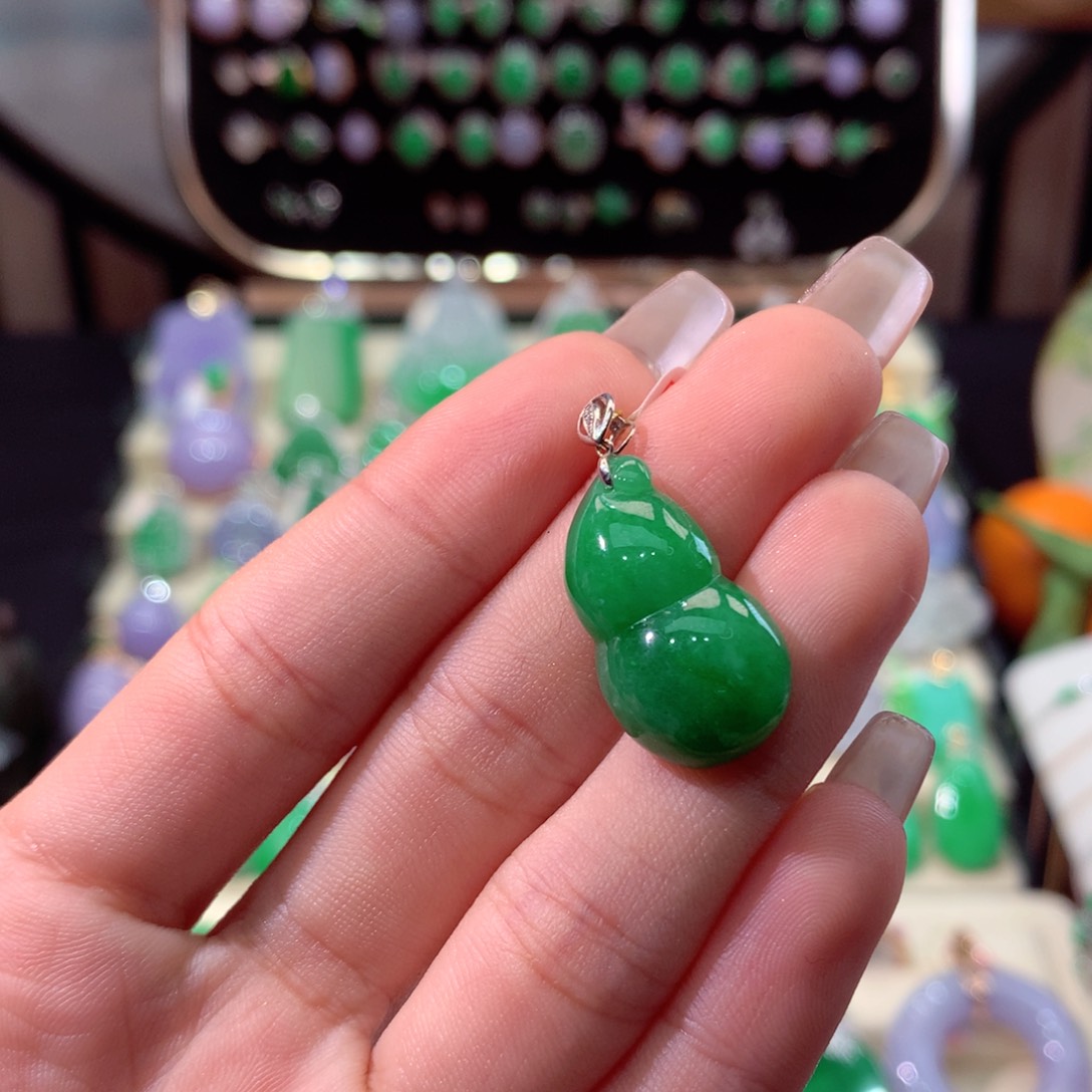 翡翠颈饰18K金镶嵌翡翠