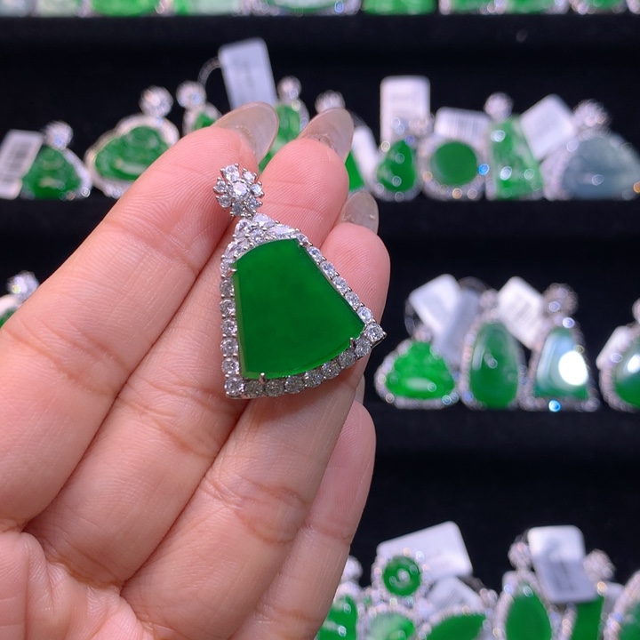 【闪购商品】颈饰银S925镶嵌翡翠