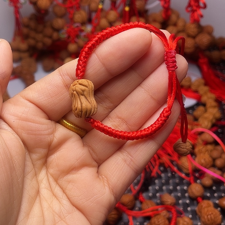 木质类龙纹桃枭挂件