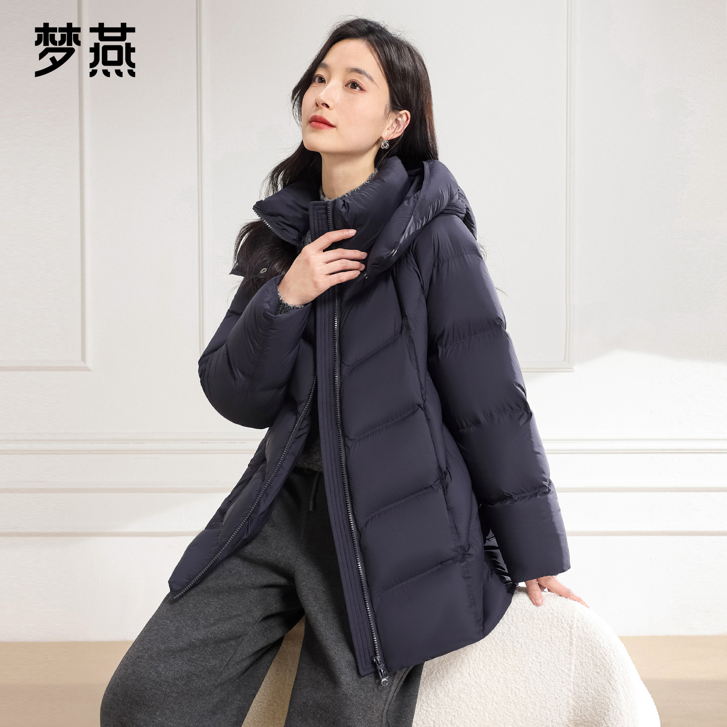 梦燕秋冬女舒适保暖时尚休闲连帽立领中短款90鹅绒服9CY11B5093J