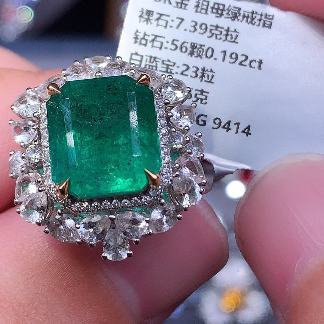 18K金镶嵌戒指祖母绿