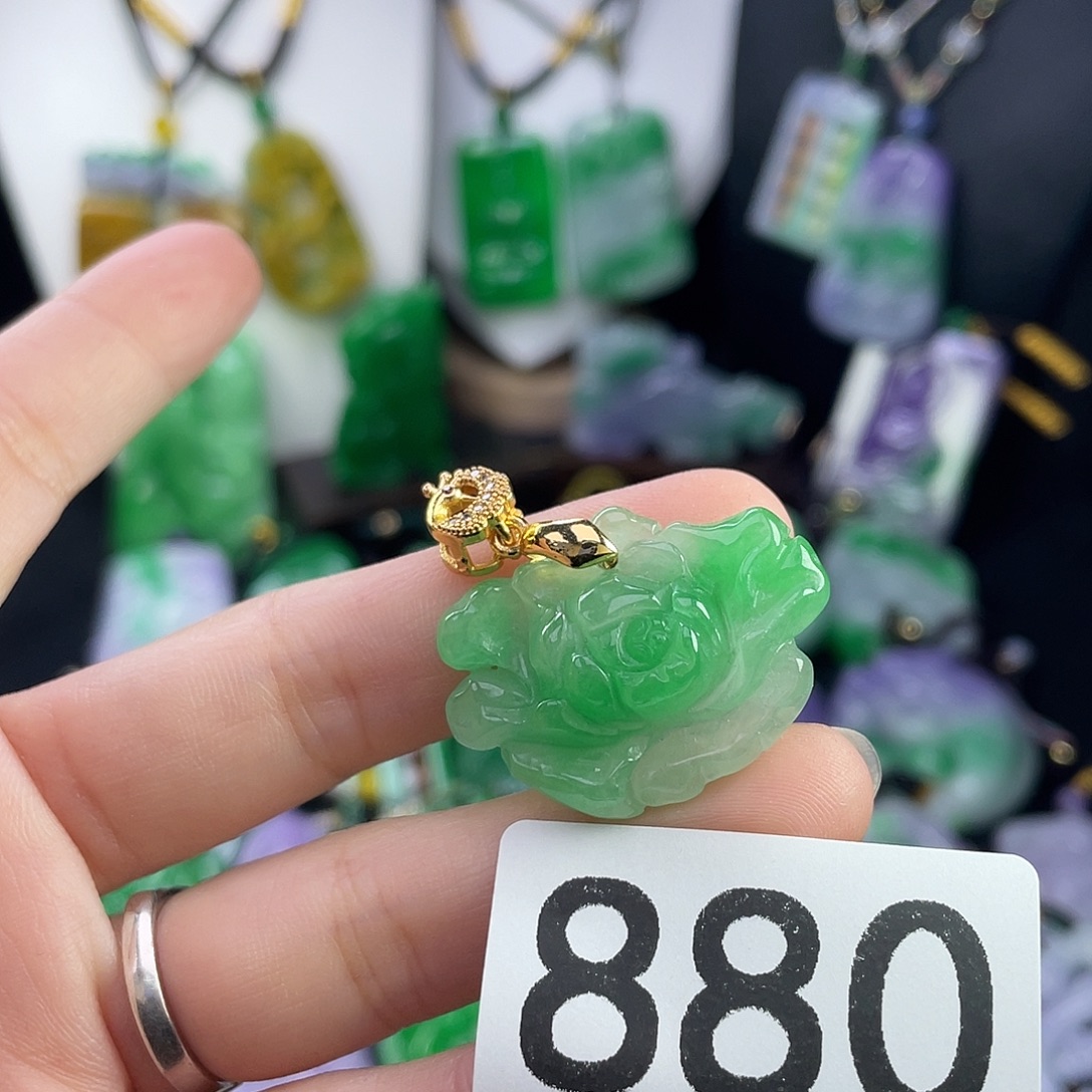 翡翠未镶嵌吊坠(赠链)