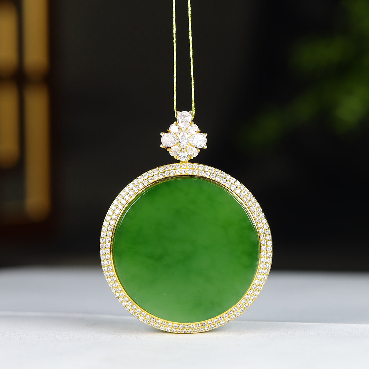 122013和田玉碧玉圆牌挂件