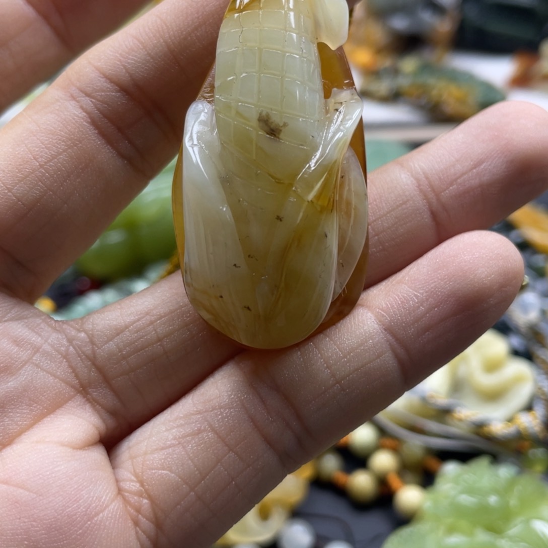 蛇纹石玉颈饰未镶嵌