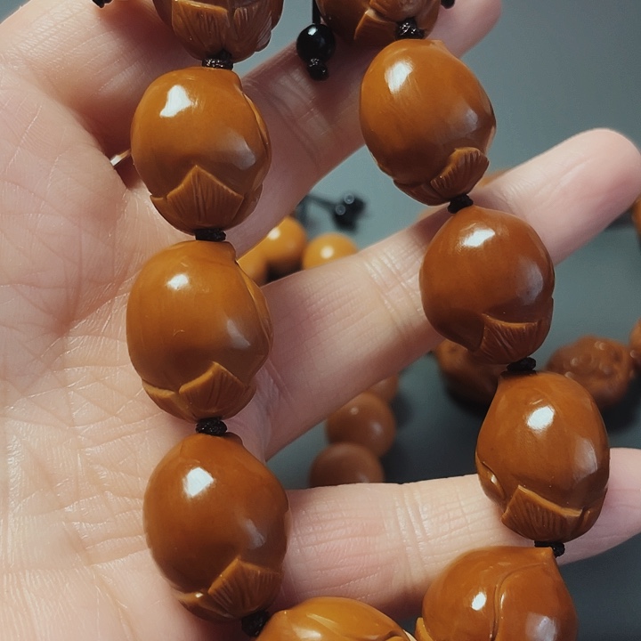 寿桃，橄榄核雕工艺