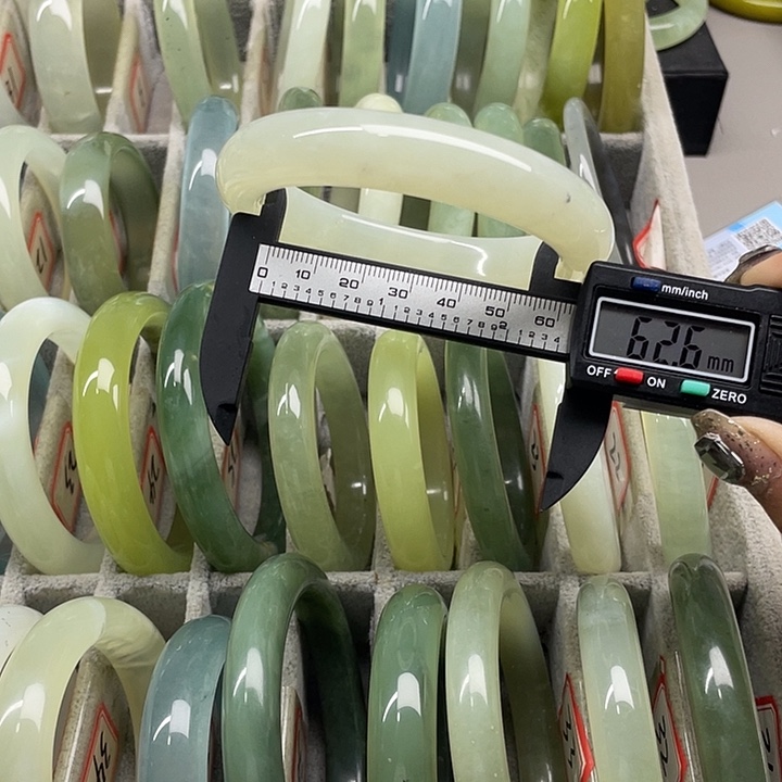 蛇纹石玉未镶嵌手镯8