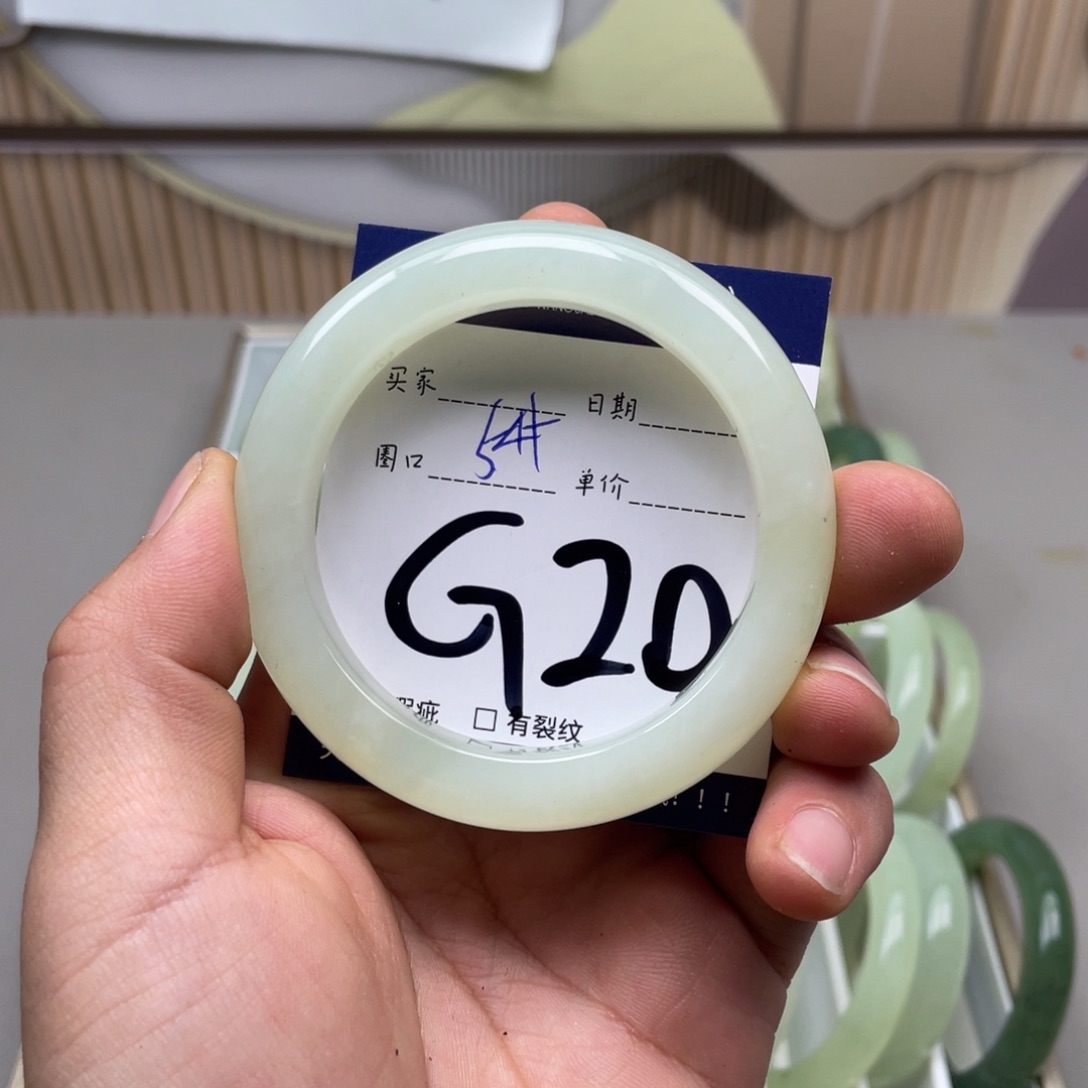 岫玉手镯手镯未镶嵌