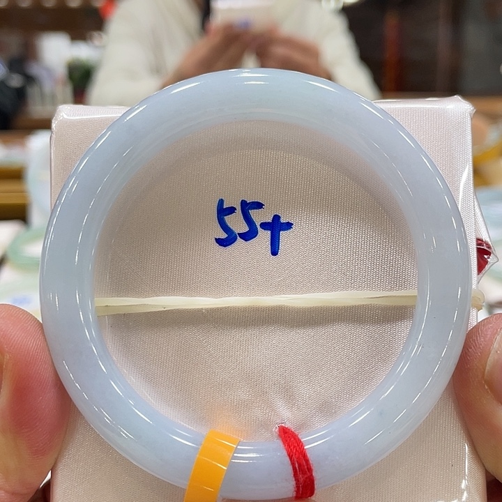 翡翠手镯未镶嵌翡翠